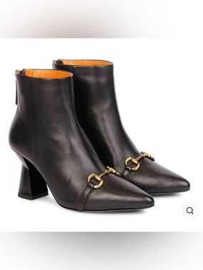 SAINT‎ ASHLEY BLACK LEATHER GOLD HORSEBIT DÉCOR BACK ZIP BOOTS
